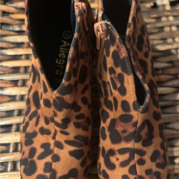 Allegra K Chic Leopard Pointy Toe Kitten Heels in size. Only worn a few times ! - Picture 4 of 10